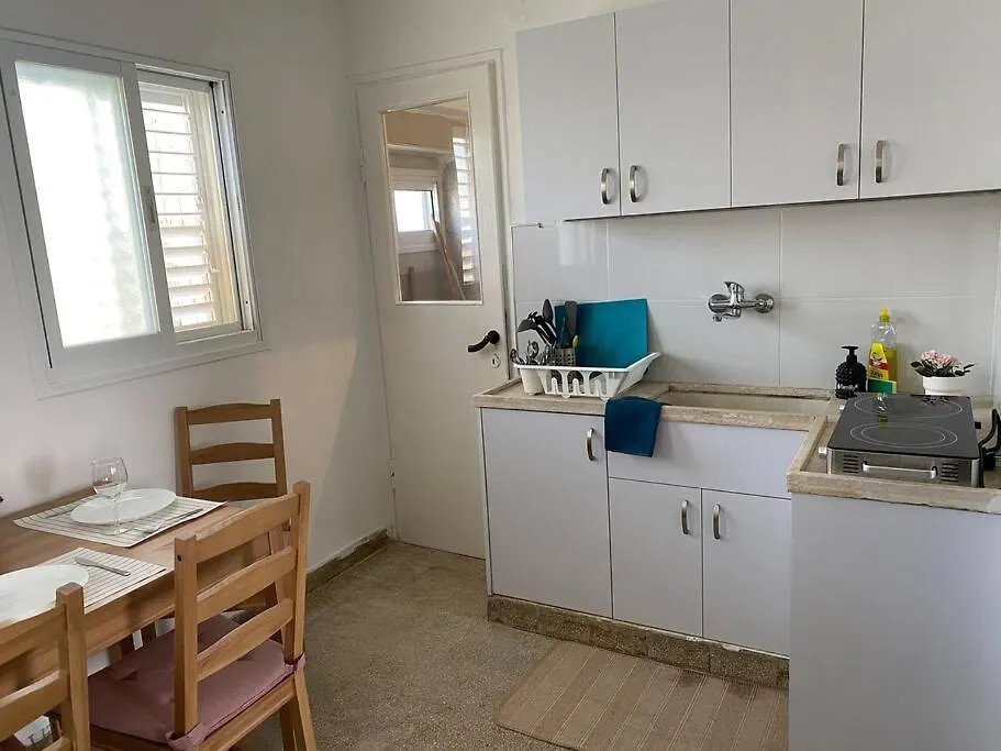 Cozy Apartment On The Beach 하이파 이스라엘